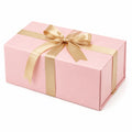 Scatola regalo 30 x 20 x 10 cm in cartone rosa con nastro dorato e fiocco